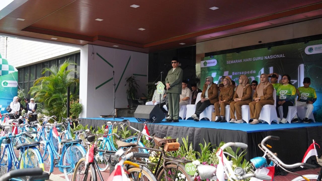 Pedoman Peringatan Hari Guru Nasional 2025, Merawat Semesta dengan Cinta