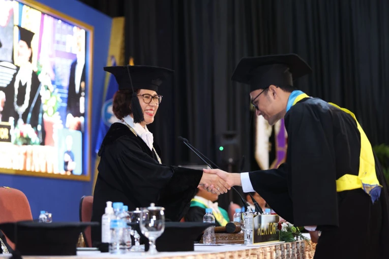 UGM Mewisuda 1.729 lulusan Program Sarjana dan 423 lulusan Program Sarjana Terapan