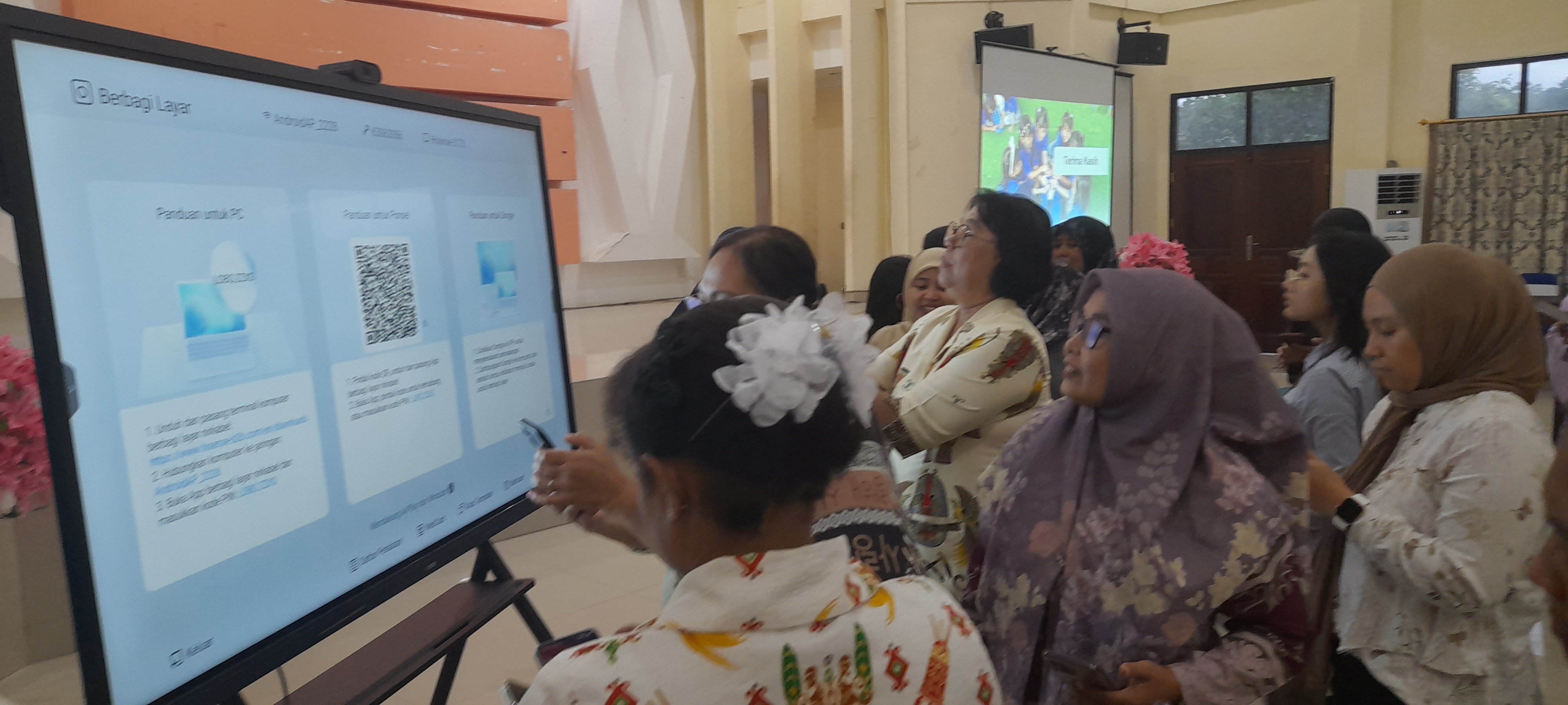 Kemendikdasmen Lakukan Monitoring dan Survei Nasional Pemanfaatan IFP, Petakan Kesiapan Digitalisasi dan Kendala Guru Gunakan Papan Interaktif Digital
