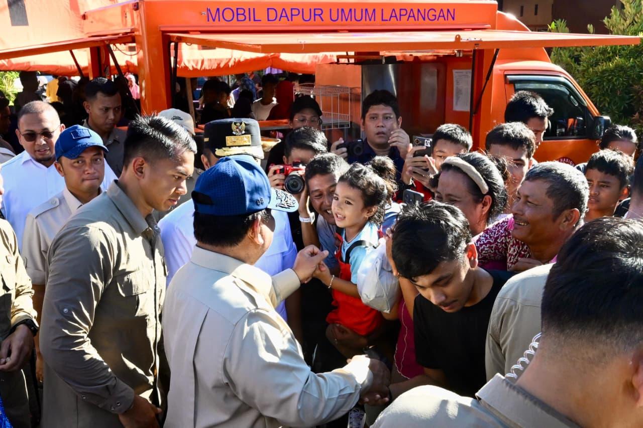 Presiden Kunjungi Posko Pengungsian Padang Pariaman