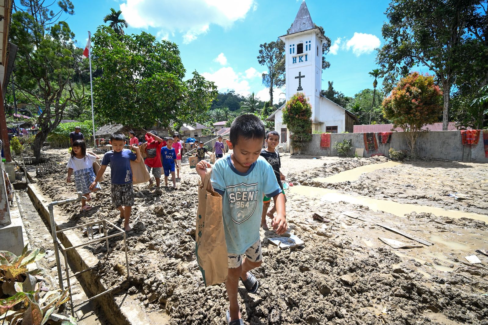 Kemendikdasmen Percepat Pemulihan Pendidikan di Sekolah Terdampak Banjir & Longsor di Sumatra Utara