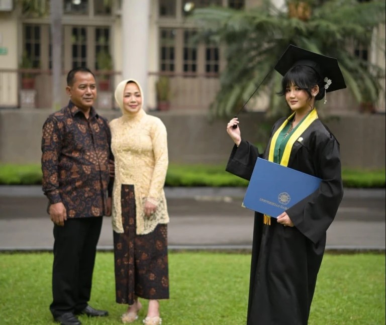 Ikut Akselerasi Sejak SD dan SMA, Farras Ulinnuha Lulus S1 Kedokteran UGM di Usia 19 Tahun 8 Bulan