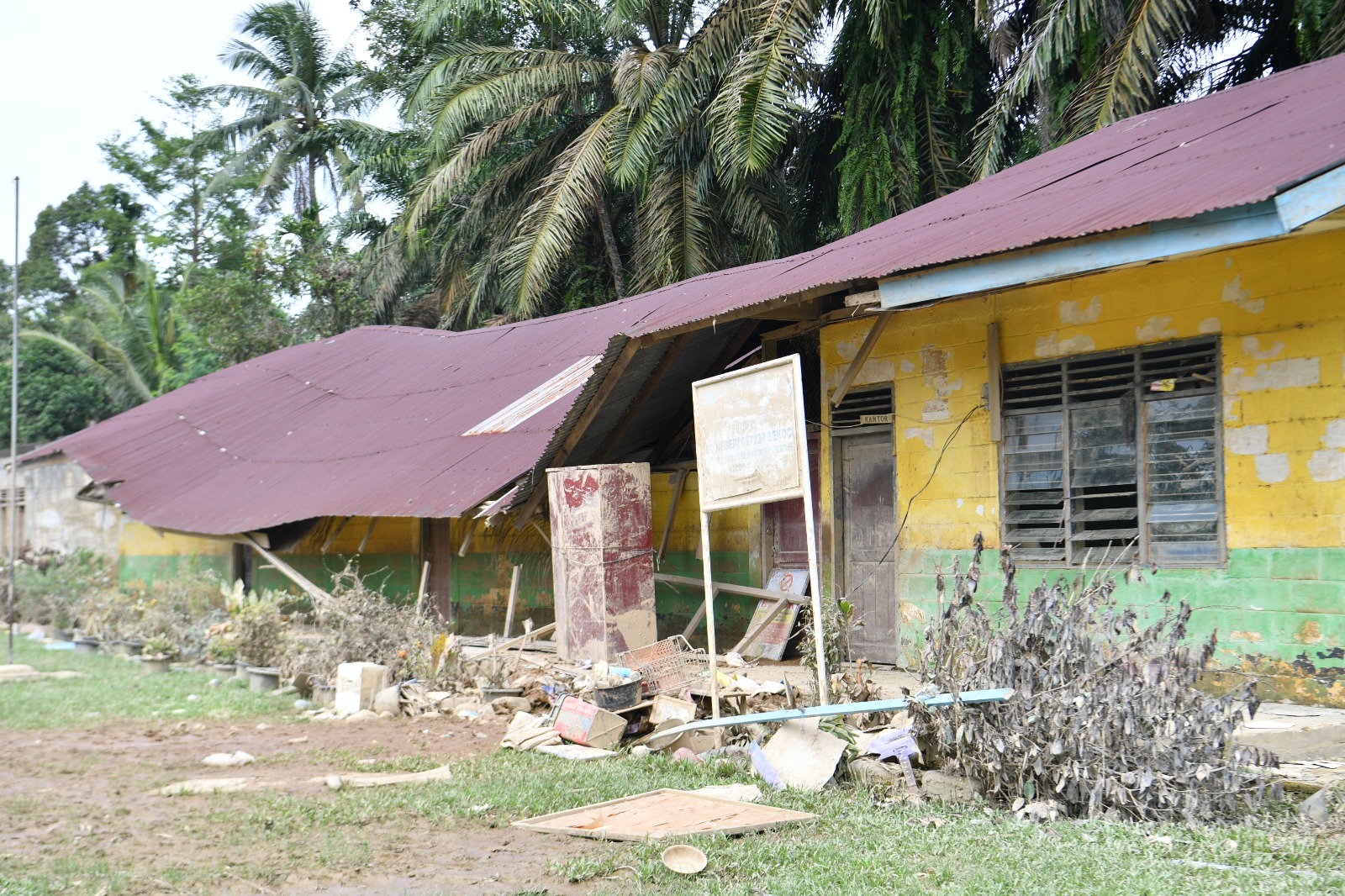 Mendikdasmen Pastikan Revitalisasi Satuan Pendidikan untuk Gedung Sekolah Terdampak Bencana