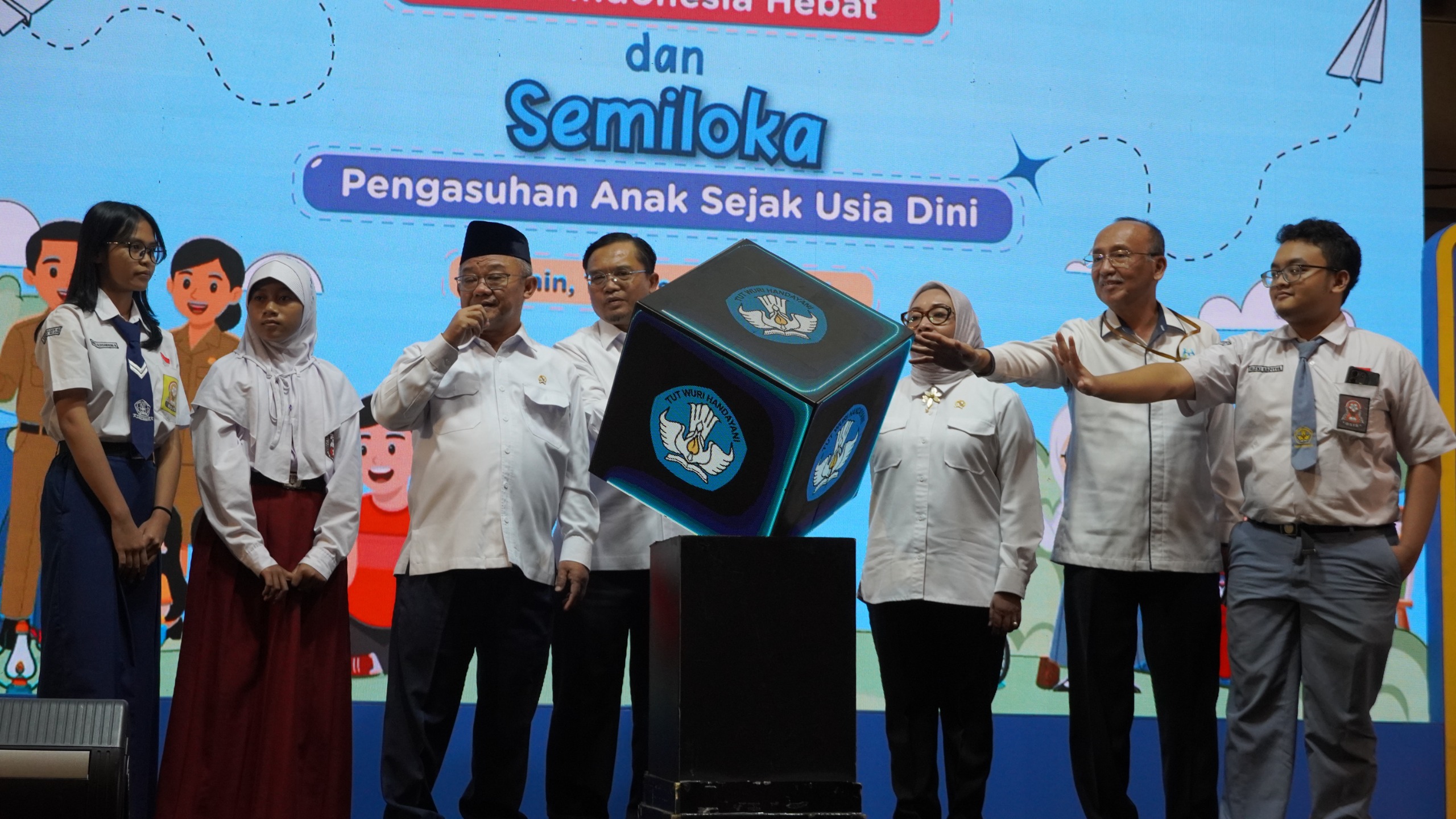 Mendikdasmen dan Menteri PPPA Buka Bootcamp Anak Indonesia Hebat dan Semiloka Pengasuhan Serentak di Lima Kota Besar Indonesia