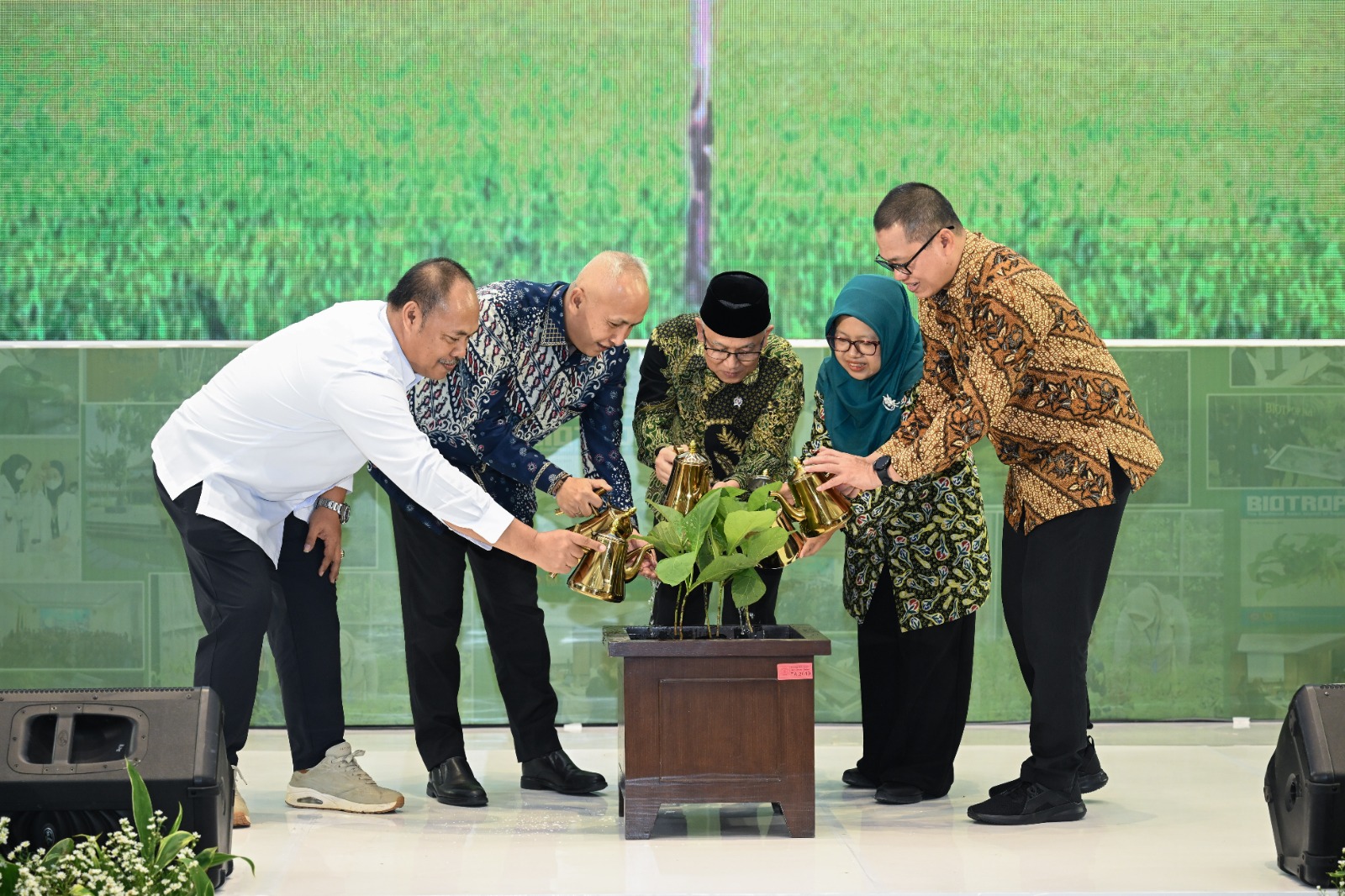 Wamen Atip Dorong Sekolah Jadi Inovator Pelestari Lingkungan dan Ketahanan Pangan