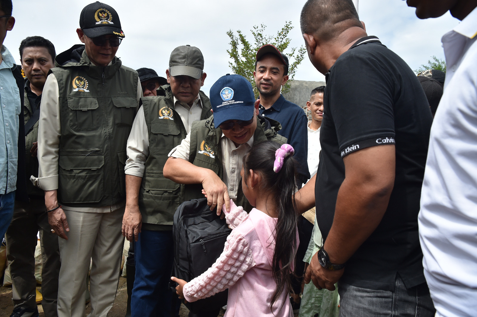 Kolaborasi Pemerintah  dan MPR Tinjau dan Salurkan Bantuan Demi Anak-Anak di Aceh dan Sumatra Tetap Belajar