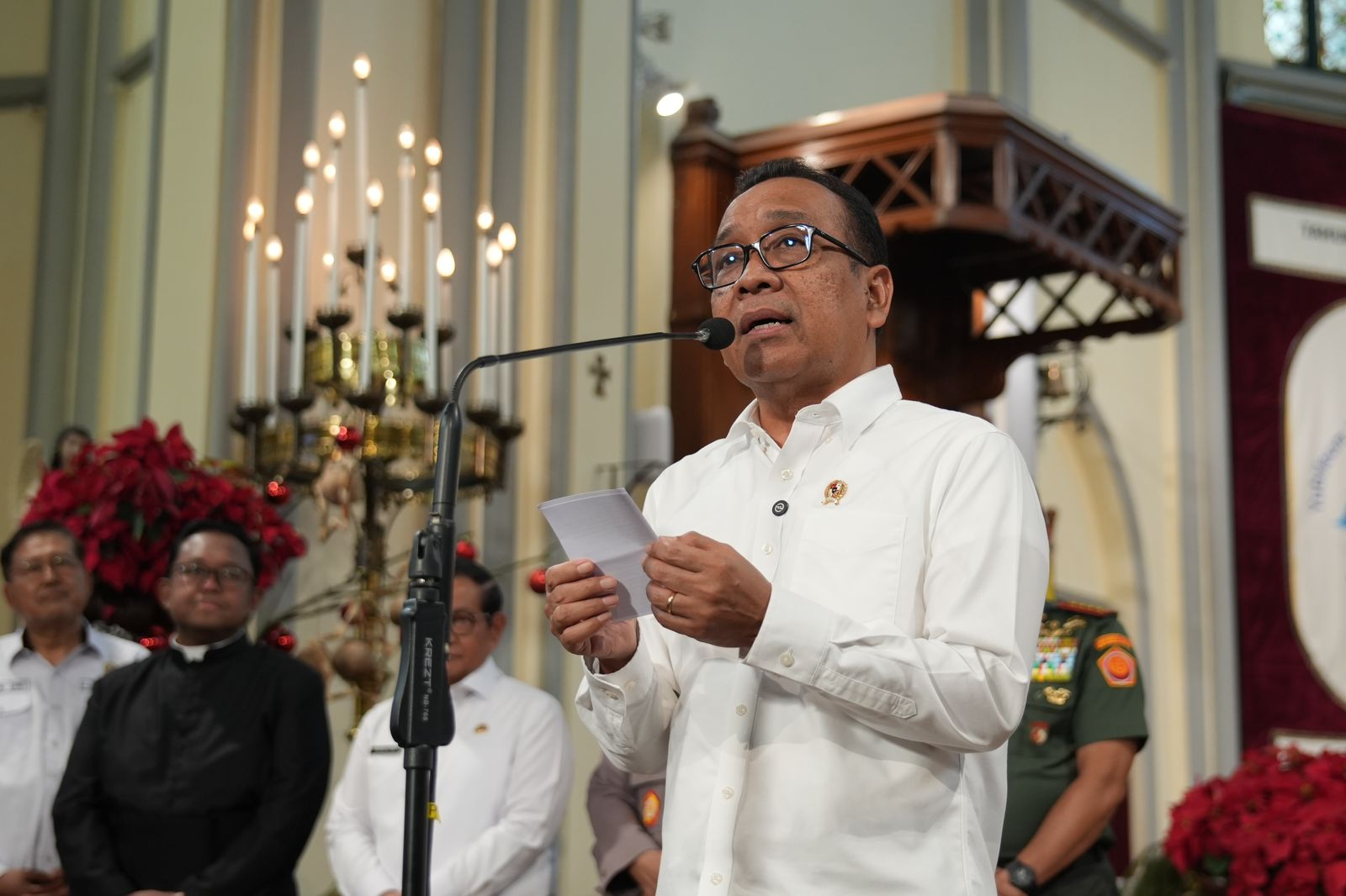 Menko PMK Sampaikan Pesan Natal 2025 di Gereja Katedral Jakarta: Indonesia Berdiri Bersama yang Terluka