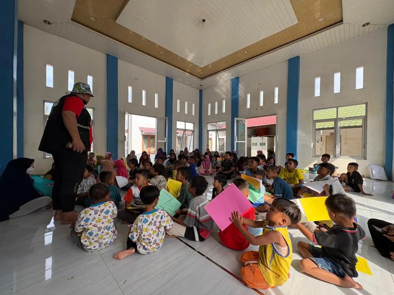 Komitmen Pemulihan Pembelajaran: Dari Sekolah Darurat hingga Ruang Psikososial