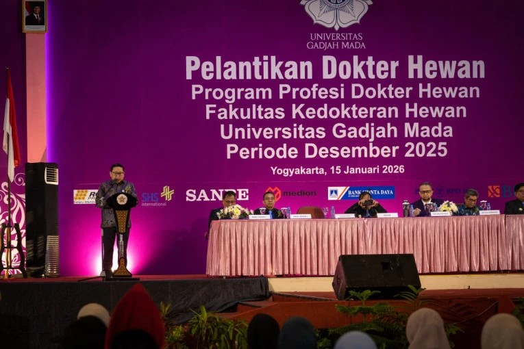 UGM Lantik 205 Dokter Hewan Baru