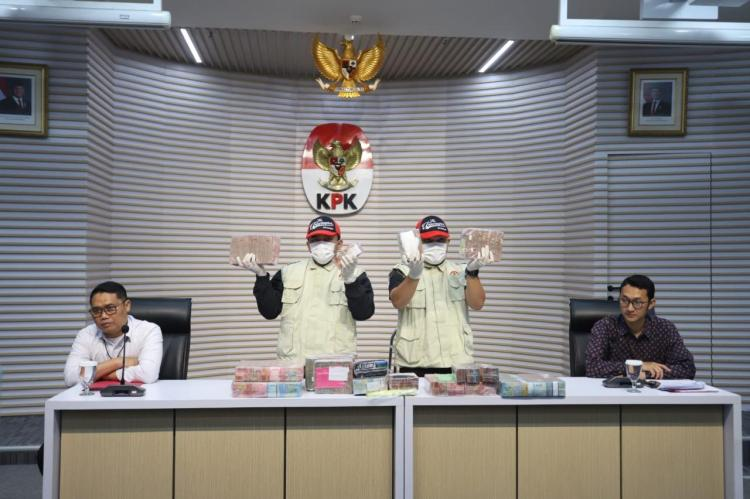 Memutus Rantai Korupsi Kepala Daerah yang Terus Berulang