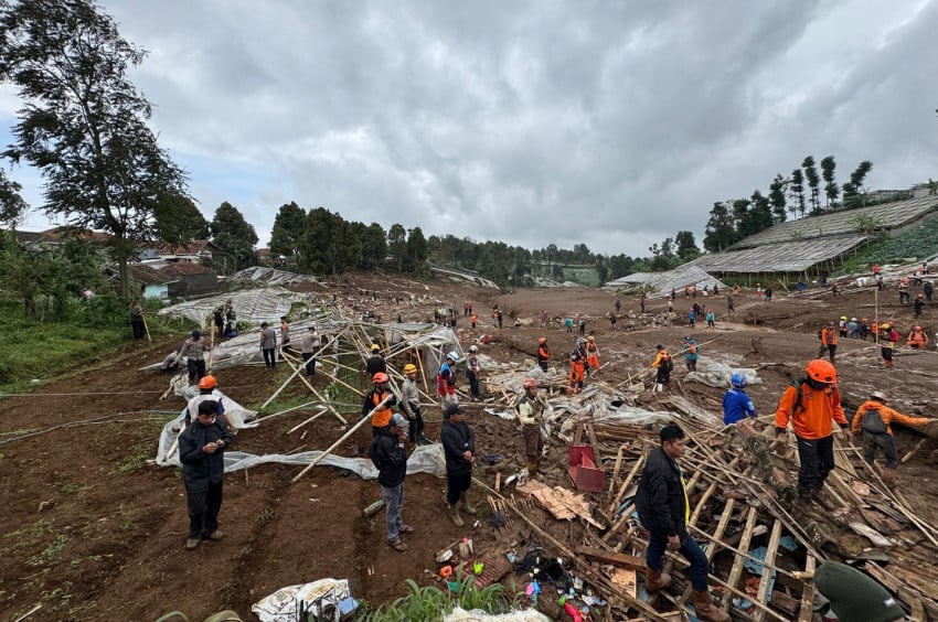 Korban Meninggal Dunia Akibat Longsor di Bandung Barat Mencapai 17 Orang; Operasi SAR 24 Jam Terus Berlanjut