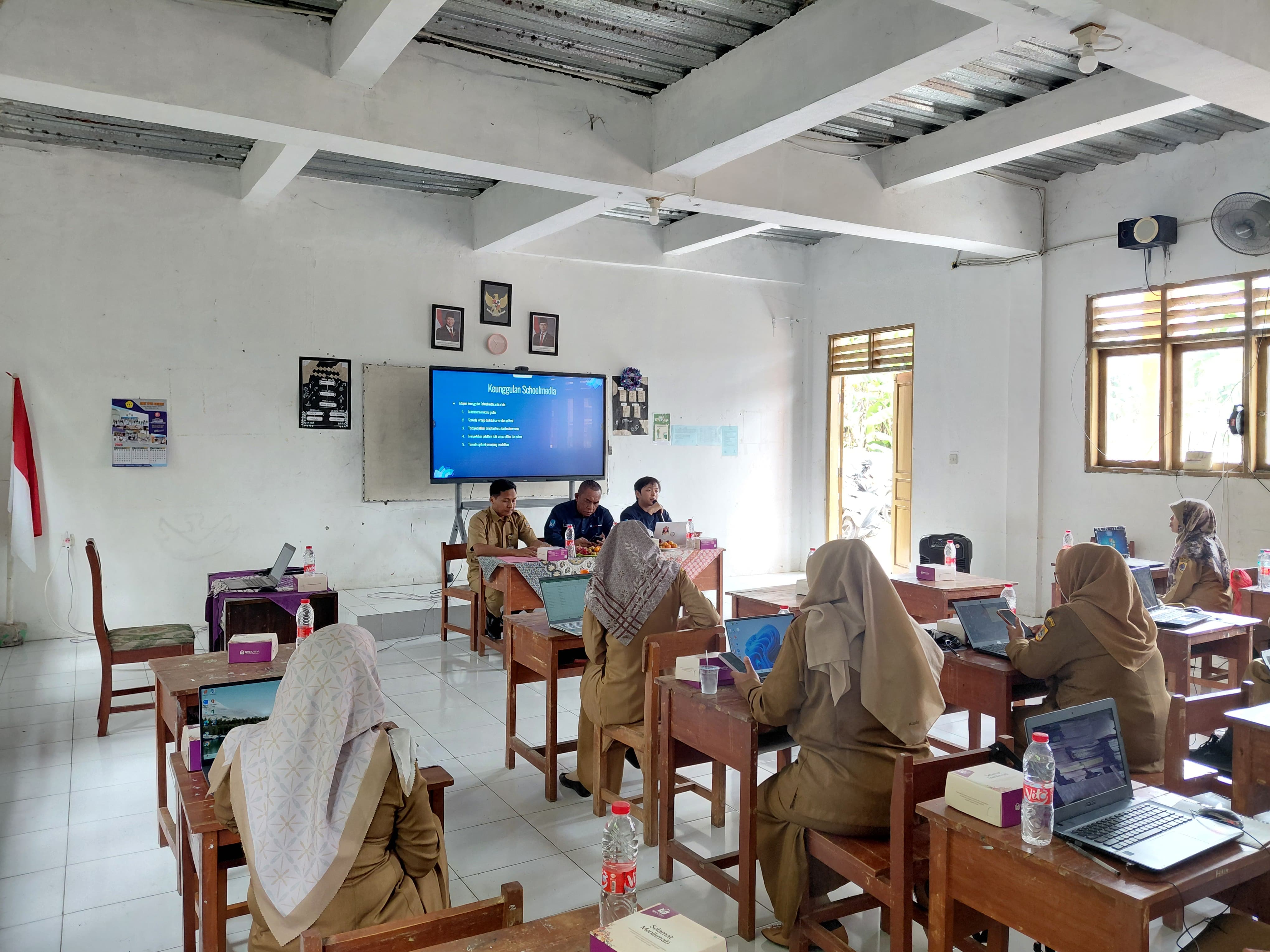 Digitalisasi Pendidikan: Guru SMKS YPIB Brebes Perkuat Literasi Melalui Ekosistem LMS Schoolmedia