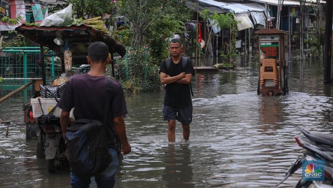 BMKG Ingatkan Hujan Lebat hingga Sangat Lebat Gulingkan RI, Jakarta dan Jateng Berisiko Banjir"