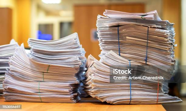 Menanti Akhir Era Tumpukan Kertas di Meja Birokrasi