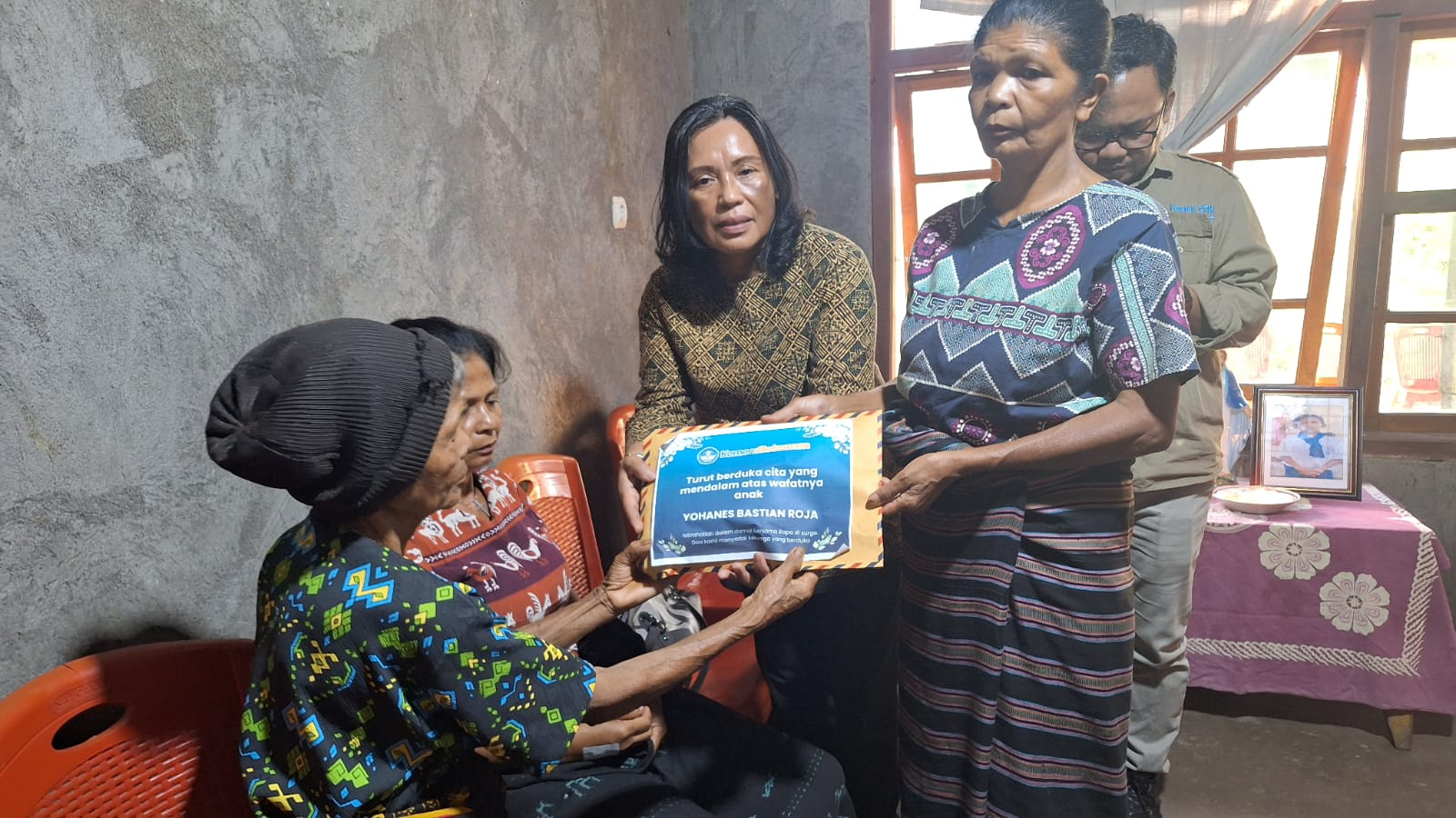 Kemendikdasmen Sambangi Rumah Duka di NTT, Berikan Santunan dan Tekankan Evaluasi Ketahanan Keluarga
