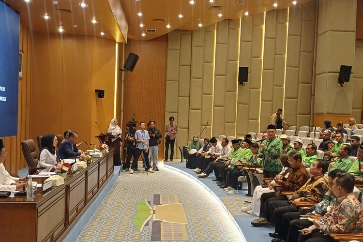 Guru Madrasah Mengadu ke DPR Merasa Jadi Anak Tiri Tidak Menikmati IFP