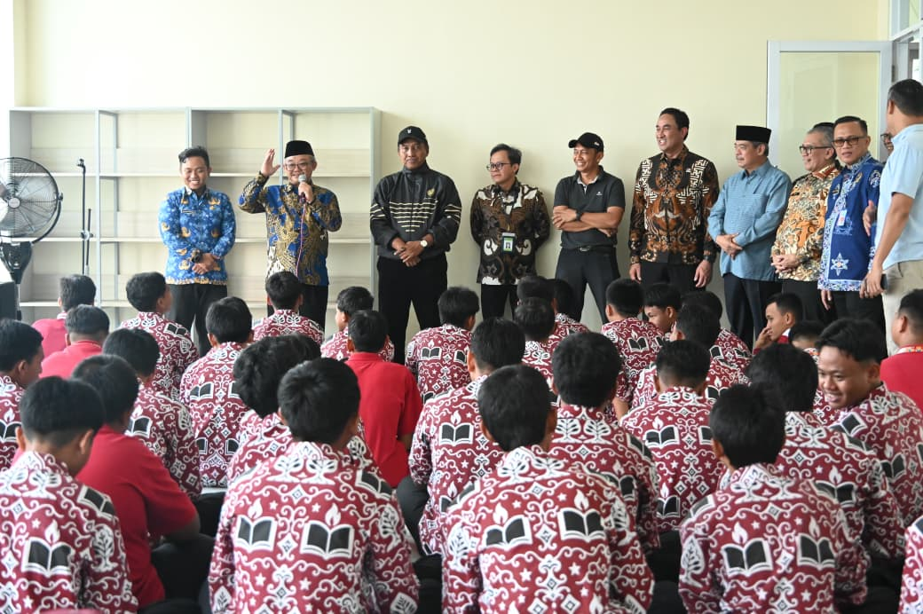 Tinjau Sekolah Rakyat di Surabaya, Mendikdasmen: Bukti Nyata Negara Hadir Berikan Pendidikan Gratis