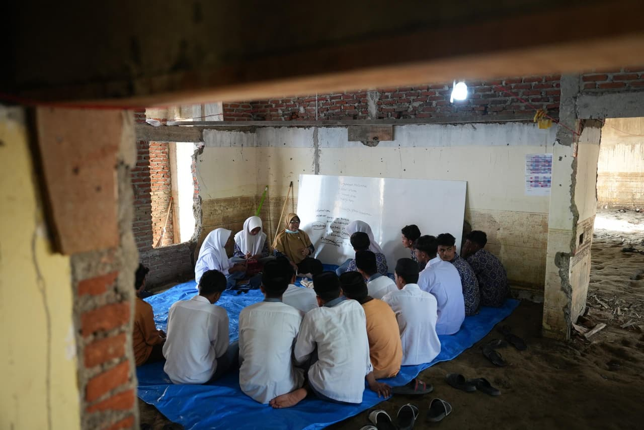 Ketika Tunjangan Ditambah, Masalah Guru 3T Tak Otomatis Selesai