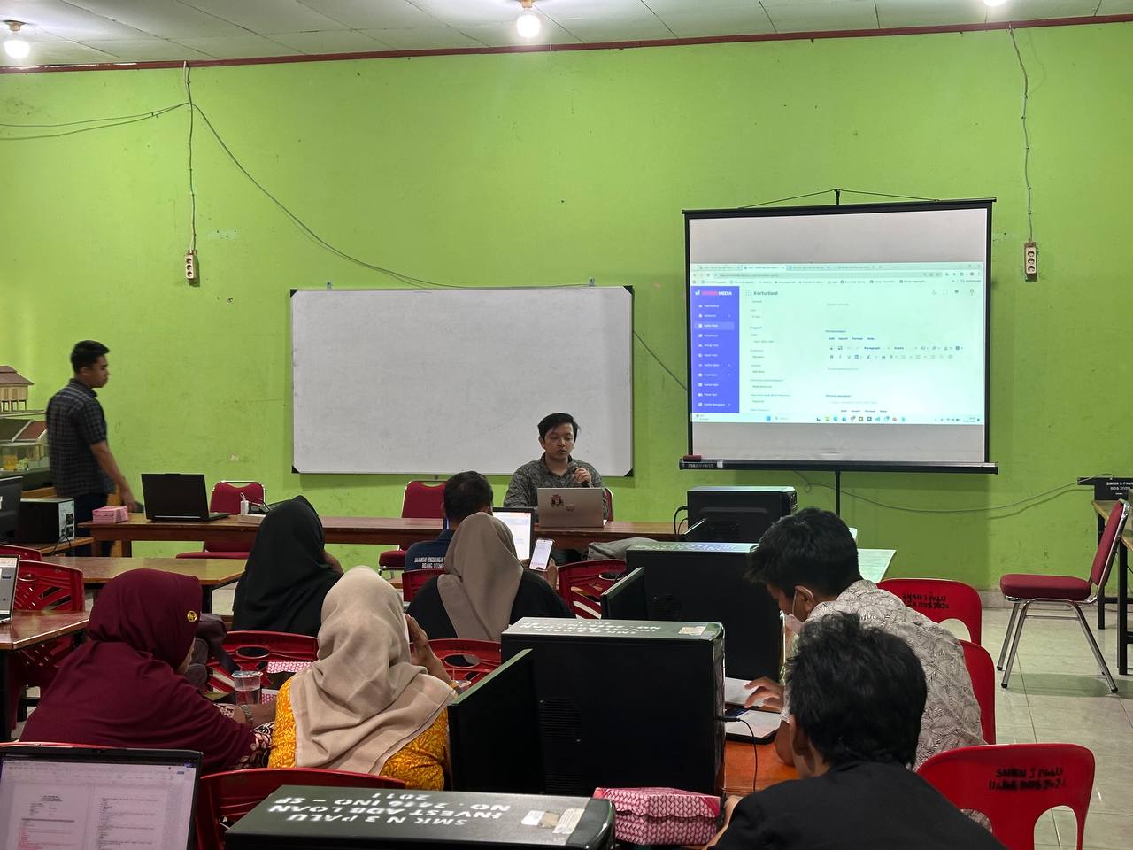 Dorong Transformasi Digital, SMKN 3 Palu Sosialisasikan Aplikasi Schoolmedia