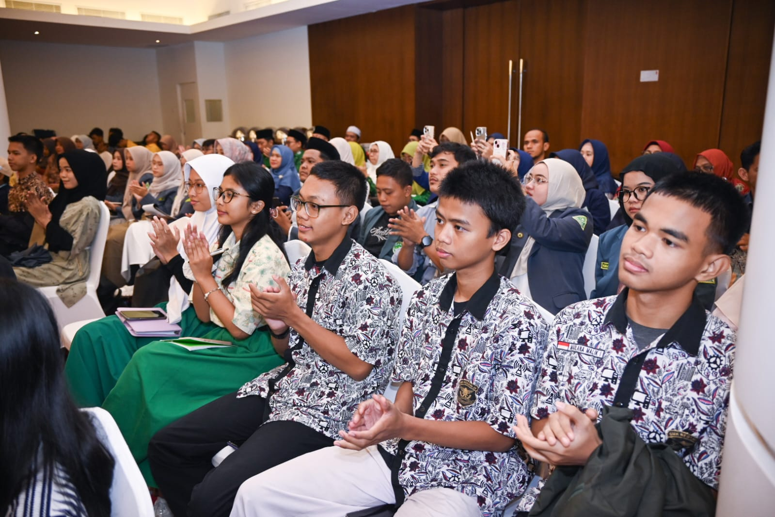 "Catur Pusat Pendidikan: Empat Pilar Penjaga Mimpi Anak Bangsa di Era Digital