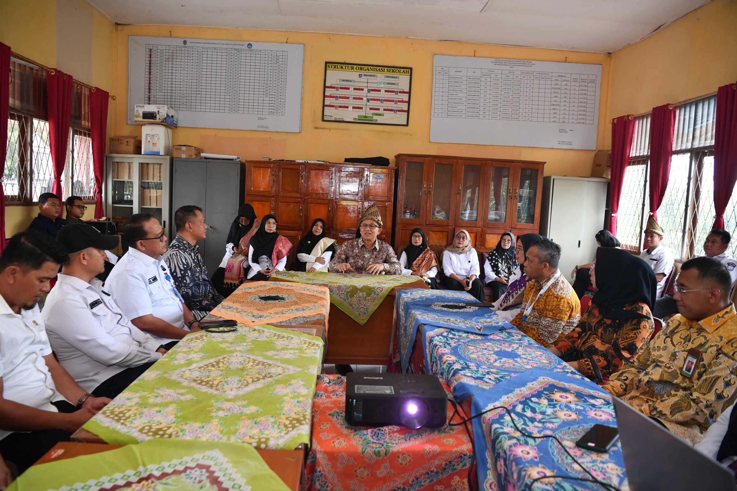 Wamen Atip: Revitalisasi adalah Amanah Rakyat dan Dorong Pembelajaran Menyenangkan di Sumatera Selatan