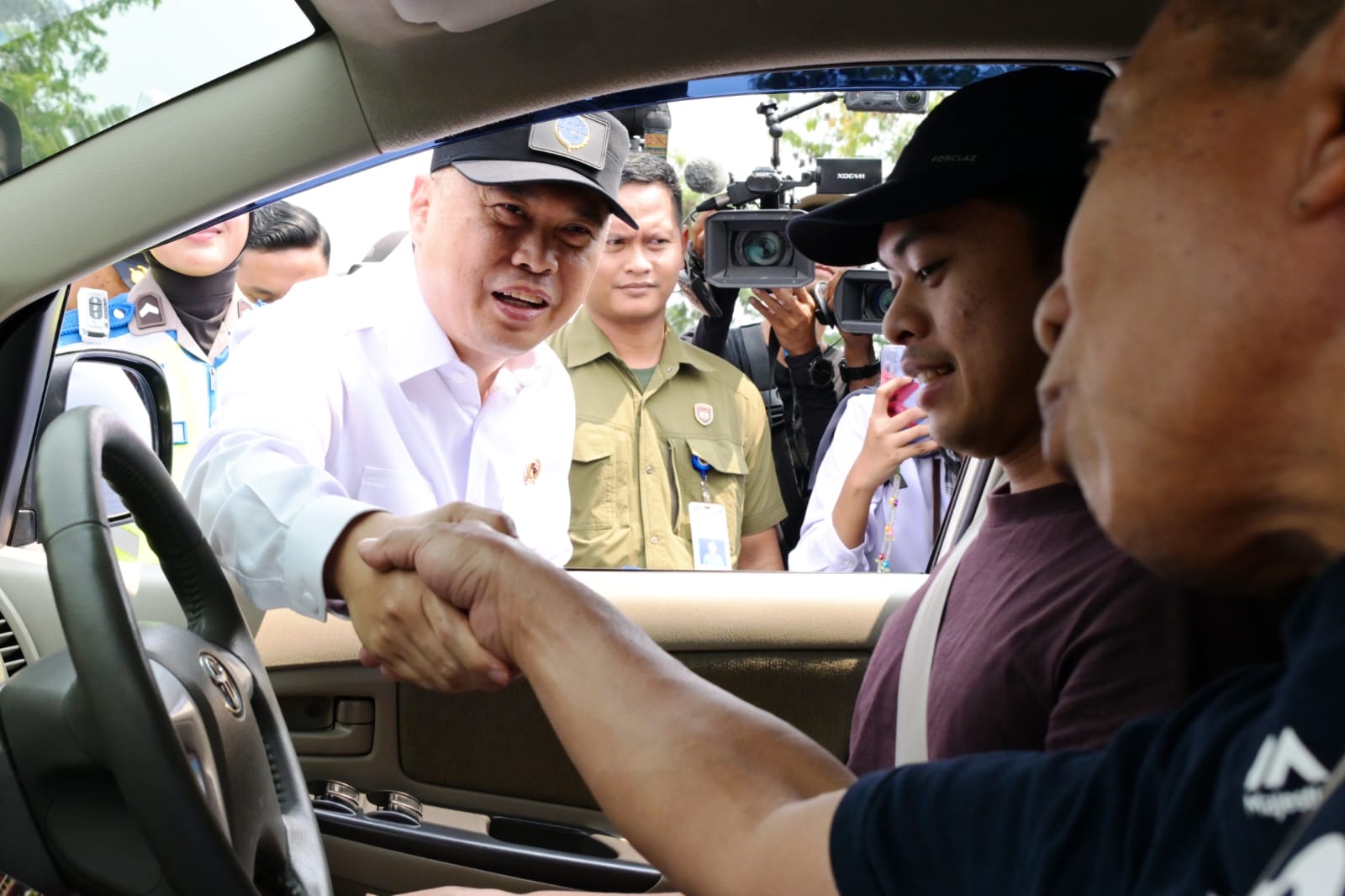 Volume Kendaraan Meningkat, Menhub Dudy dan Kapolda Jabar Resmi Berlakukan One Way Nasional Cikampek-Kalikangkung