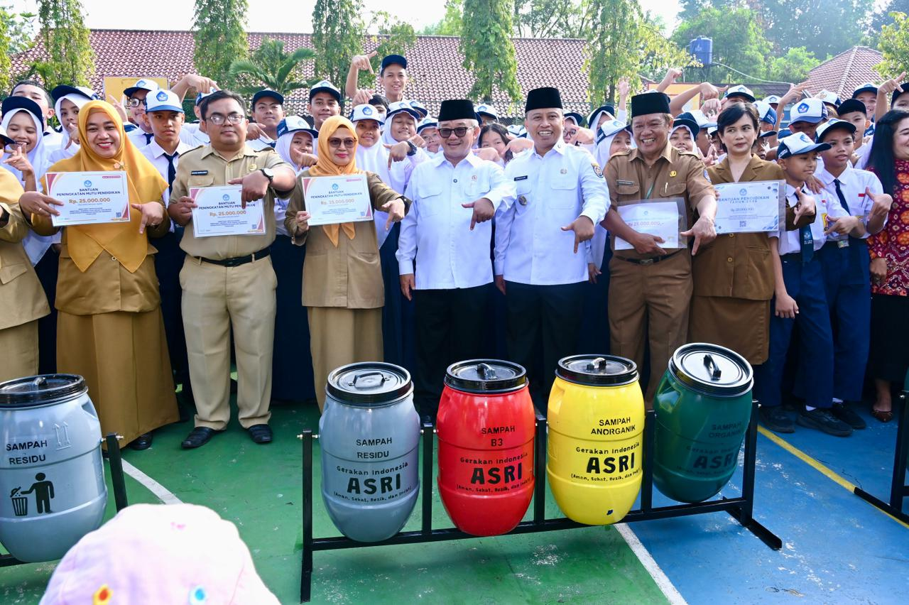 Gema Ikrar Pelajar Indonesia Awali Hari Pertama Sekolah, Mendikdasmen Luncurkan Gerakan Indonesia ASRI