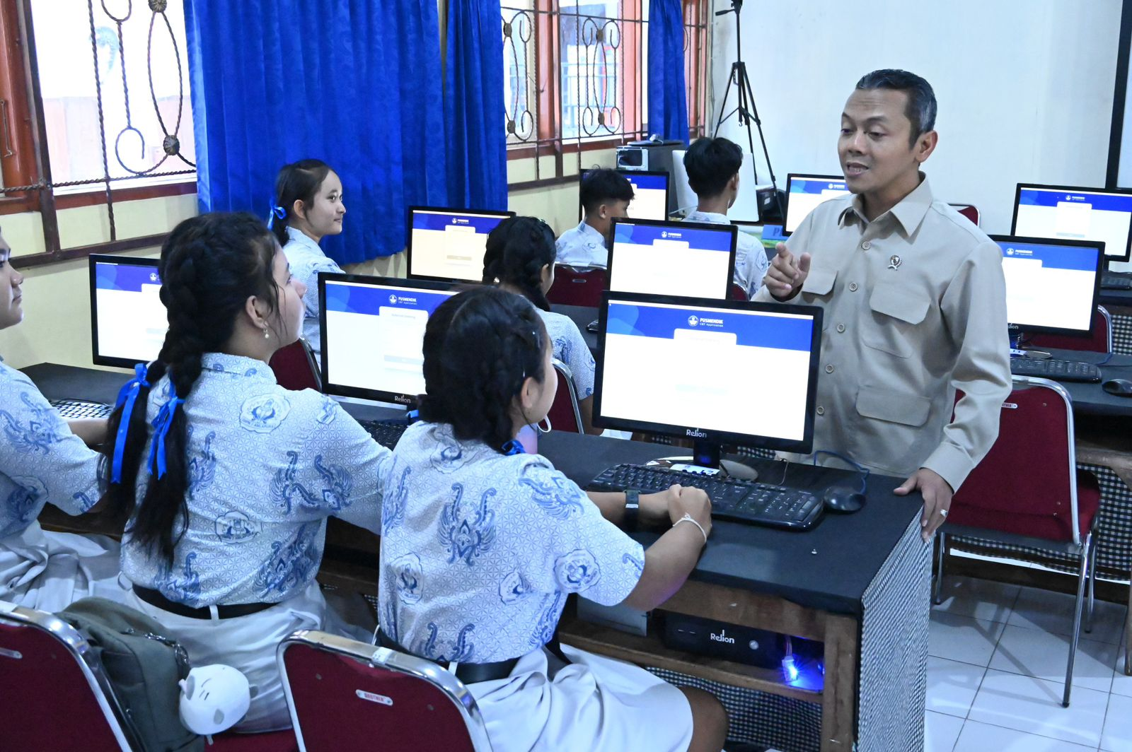 Tinjau Kesiapan TKA 2026  Wamen Fajar Tekankan Pemahaman dan Kepercayaan Diri Siswa