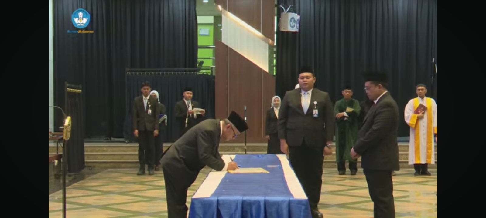 Lantik Pejabat Baru, Mendikdasmen: Jadilah Birokrat yang Tidak Birokrastis