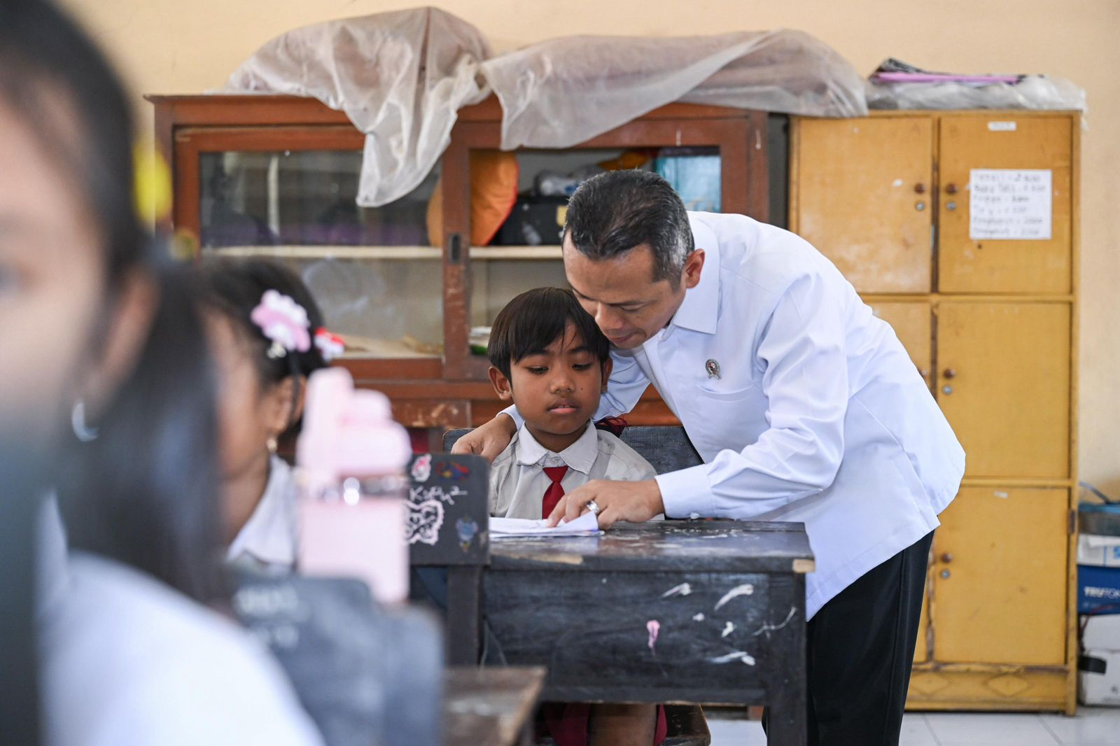 Tinjau Persiapan TKA SD, Wamendikdasmen Dorong Siswa Lebih Percaya Diri