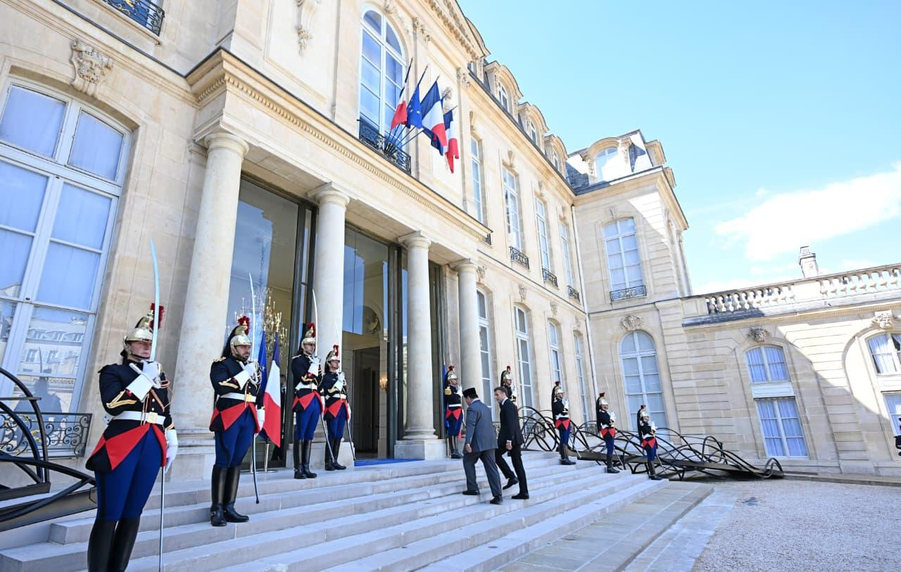Presiden Prabowo Disambut Pasukan Kehormatan di Istana Élysée, Perkuat Hubungan Indonesia–Prancis