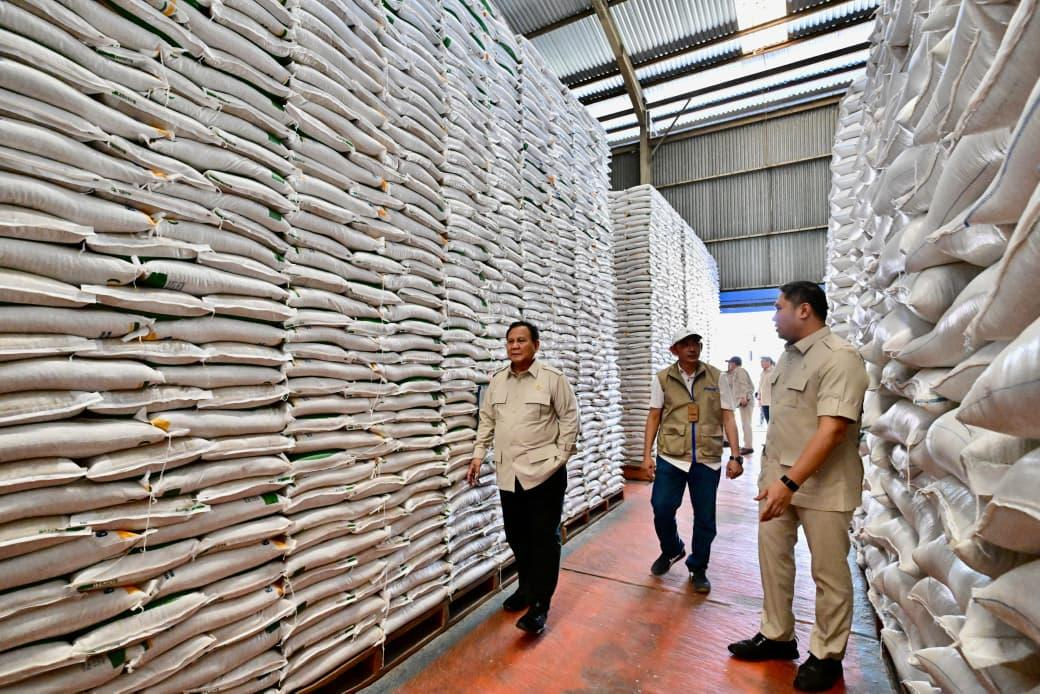 Presiden Sidak ke Gudang Bulog Danurejo Magelang, Pastikan Stok Aman