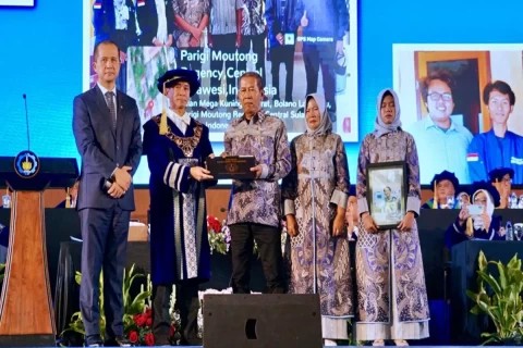 Orang Tua Terima Ijazah, Mahasiswa ITS Gugur Saat Pengabdian