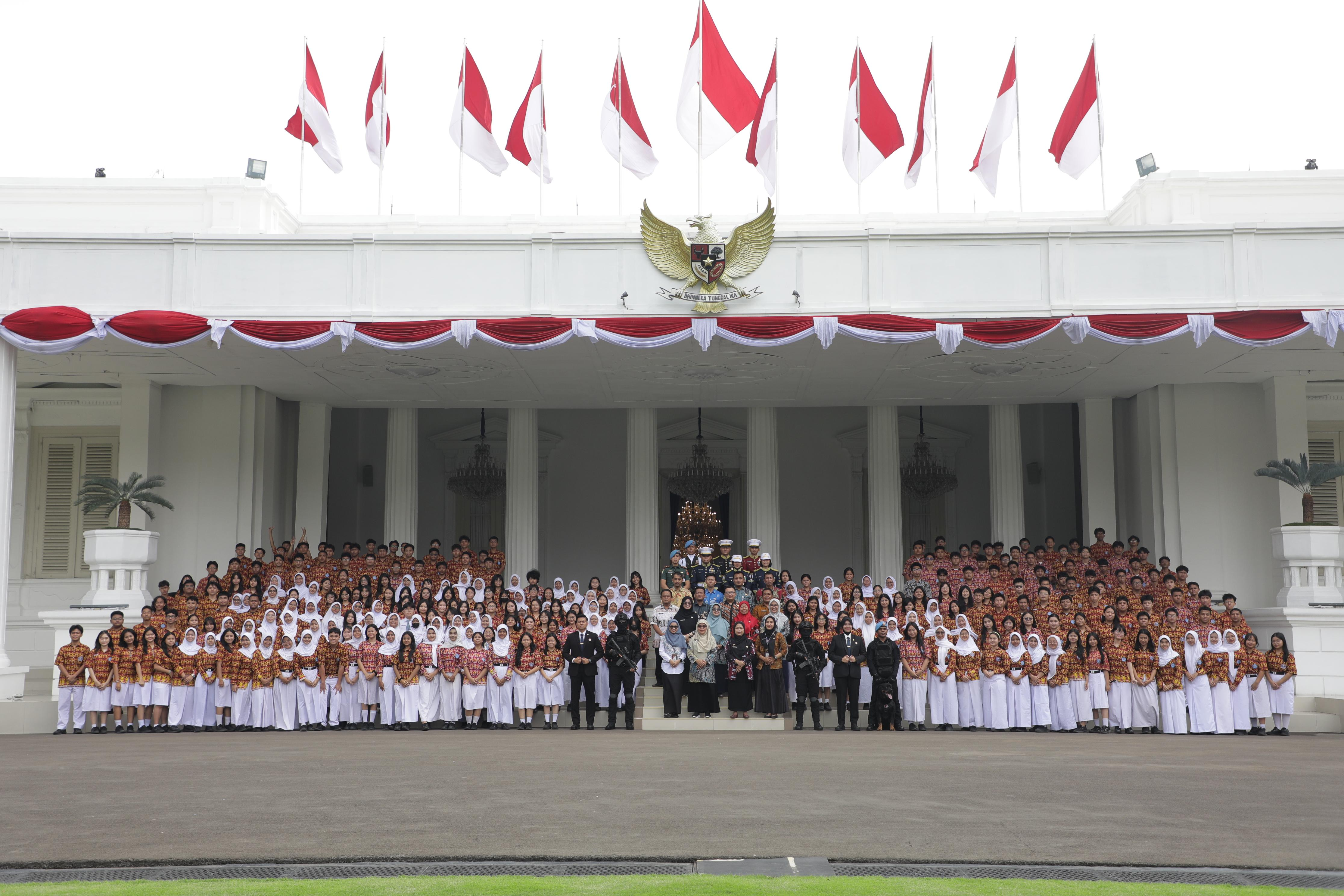 Istana untuk Anak Sekolah, Cerita Sikembar Kennisya dan Keisya Pertama Kali Berkunjung ke Istana
