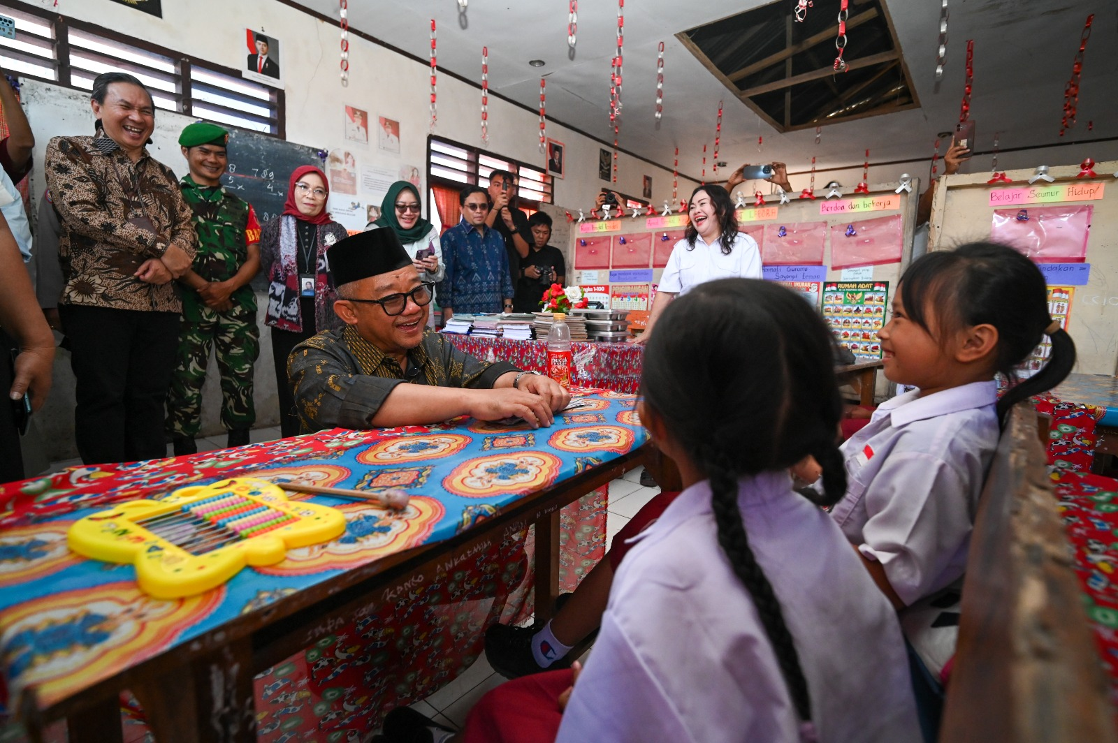 Revitalisasi SD Negeri Sinuian Hadirkan Ruang Belajar yang Layak dan Menggerakkan Ekonomi Lokal