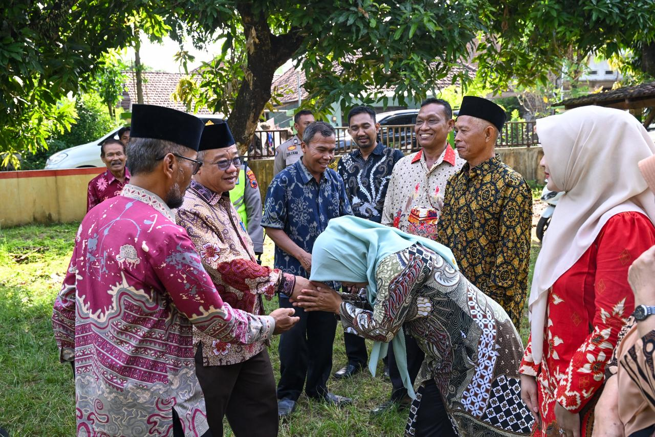 Ketika Pak Menteri Menyimak Kisah Sutimah Guru Kelas Awal, Mengajar Siswa Transisi PAUD ke SD Selama  22 Tahun