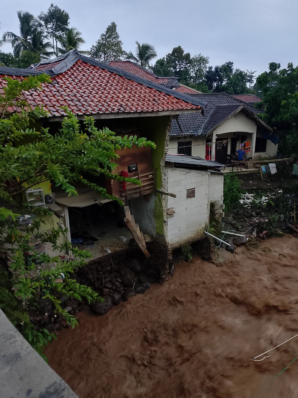 Banjir Beruntun di Empat Wilayah: Alarm Kesiapsiagaan di Tengah Ancaman Cuaca Ekstrem