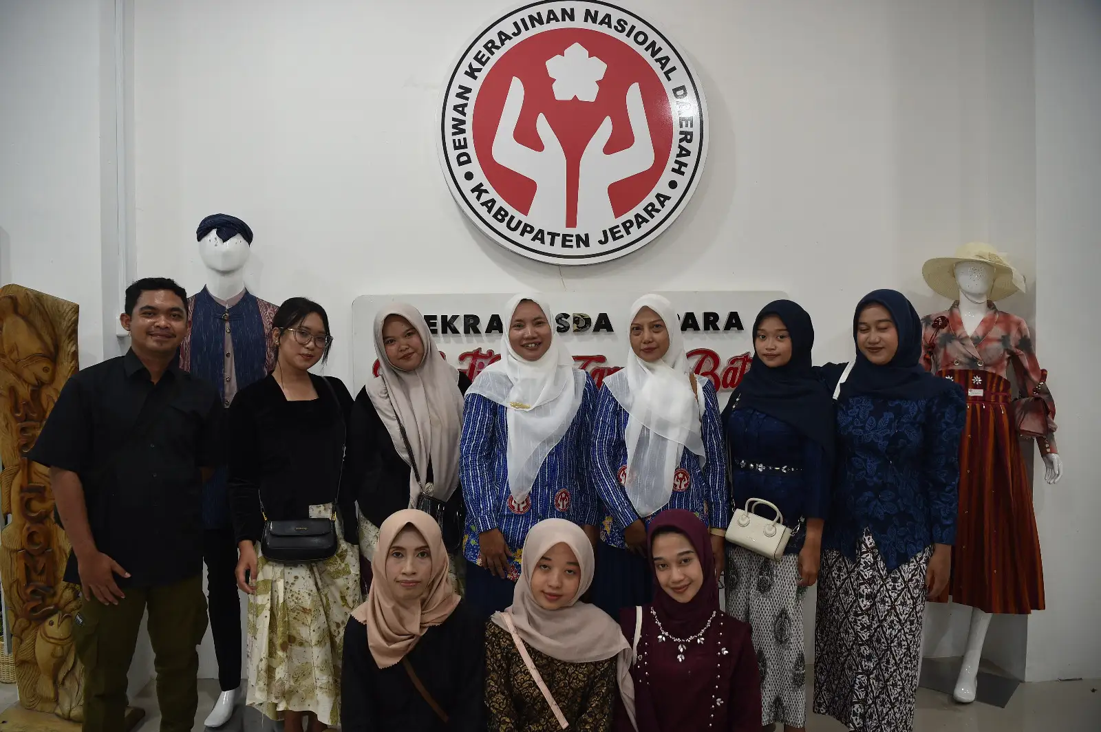 Santri Tunarungu dan Tunawicara Rintis Usaha Batik melalui Pendidikan Kecakapan Wirausaha
