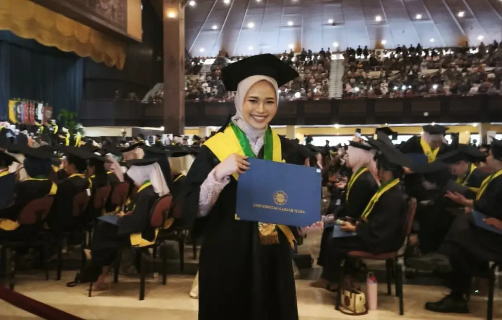 Kisah Fulviana Ramadlonia Agung Putri Lulus S1 Kedokteran UGM di Usia 20 Tahun