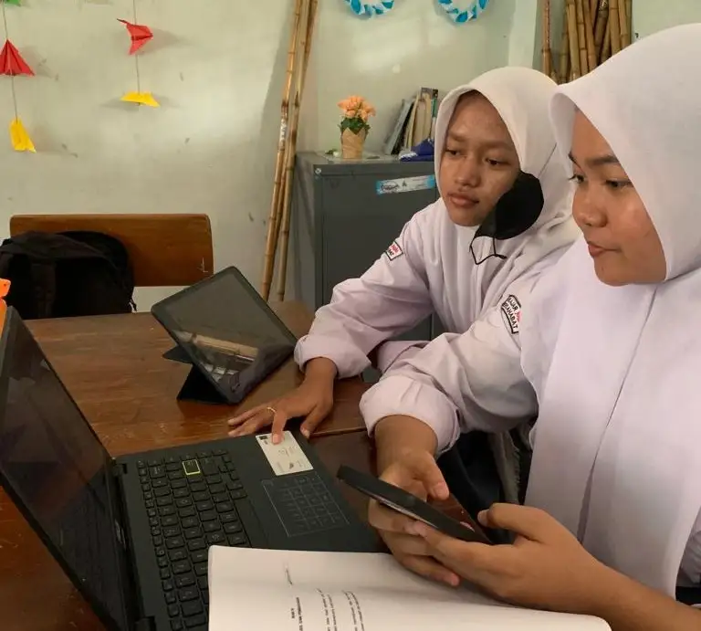Kisah Syahla Nabilah Junita Wibawa , Putri Pengemudi Ojek Online Kuliah Gratis di UGM