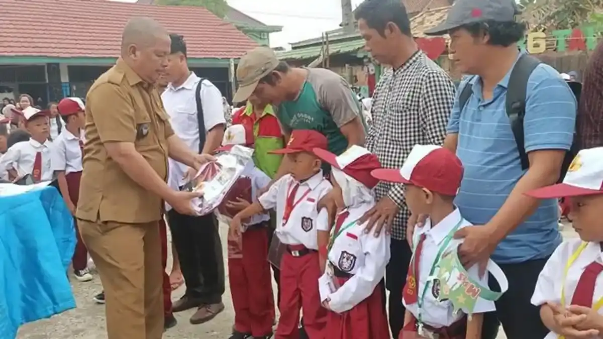 Hari Pertama Sekolah, Gerakan Ayah Mengantar Anak Jadi Simbol Penguatan Peran Keluarga