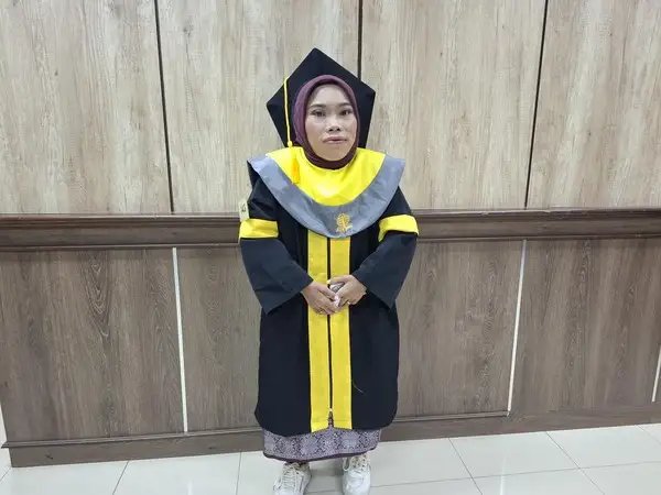 Dari Asisten Rumah Tangga Menjadi Sarjana: Perjuangan Bariah Membuktikan Mimpi Tak Mengenal Keterbatasan