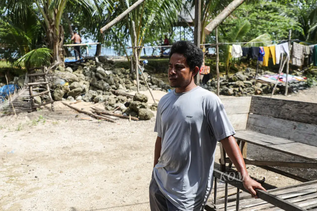Menjaga Jejak Leluhur di Pulau Wawonii: Perjalanan Mando Maskuri Merawat Sejarah yang Nyaris Terlupakan