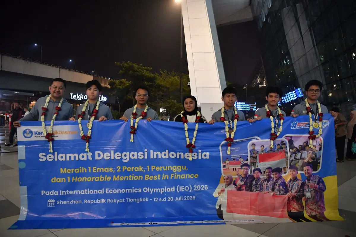 Dari Ruang Belajar ke Panggung Dunia: Empat Pelajar Indonesia Persembahkan Medali di Olimpiade Ekonomi Internasional