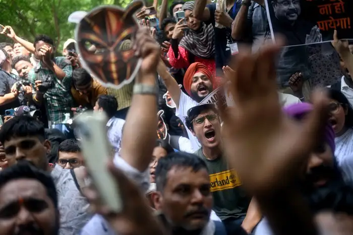 Gerakan 'Kecoak' Viral di India, Ribuan Anak Muda Turun ke Jalan Soroti Krisis Pendidikan