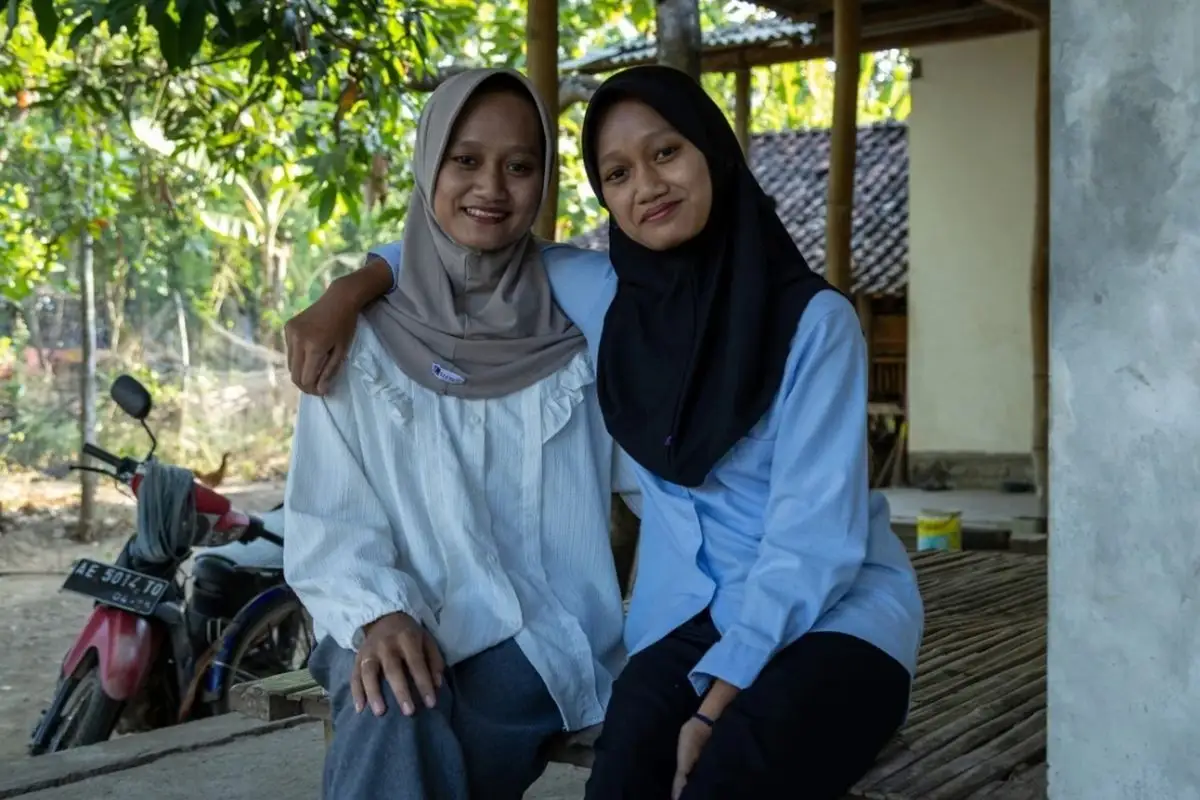 Dari Rumah Sederhana di Ujung Sawah ke Kampus UGM: Kisah Putri Kembar Buruh Serabutan yang Menolak Menyerah pada Keadaan