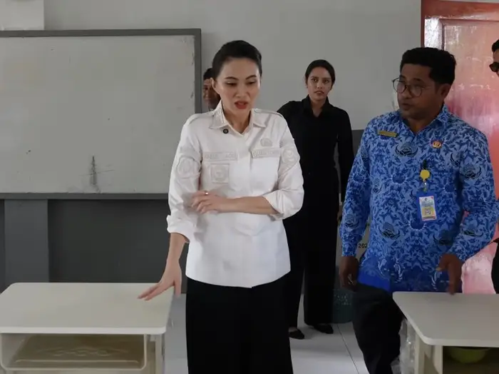 Gubernur Sherly Tegur Kepala Sekolah, Dana BOS Capai Rp1 Miliar tetapi Fasilitas Masih Rusak