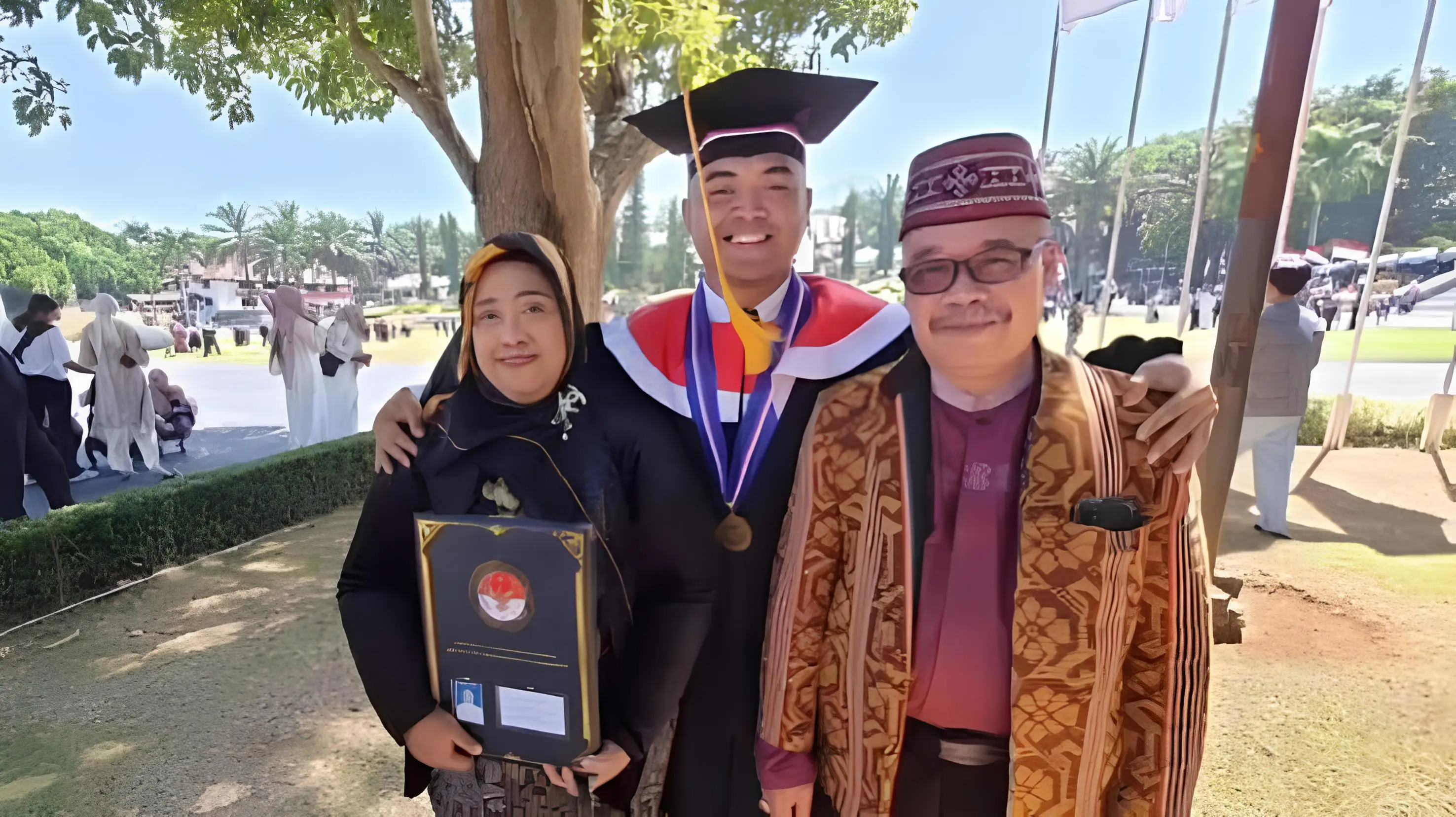 Dari Anak Buruh Bangunan Menjadi Lulusan Terbaik IPDN
