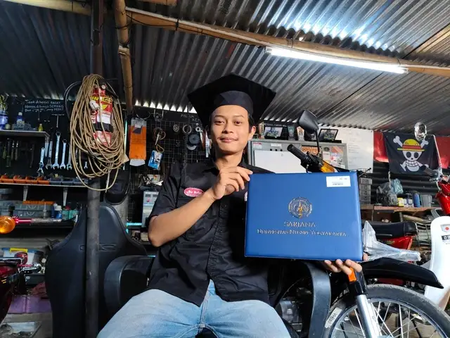 Dari Garasi Kecil ke Kampus UNY, Dana Brata Fitriawan Kusuma Biayai Kuliah Sendiri Lewat Bengkel Motor