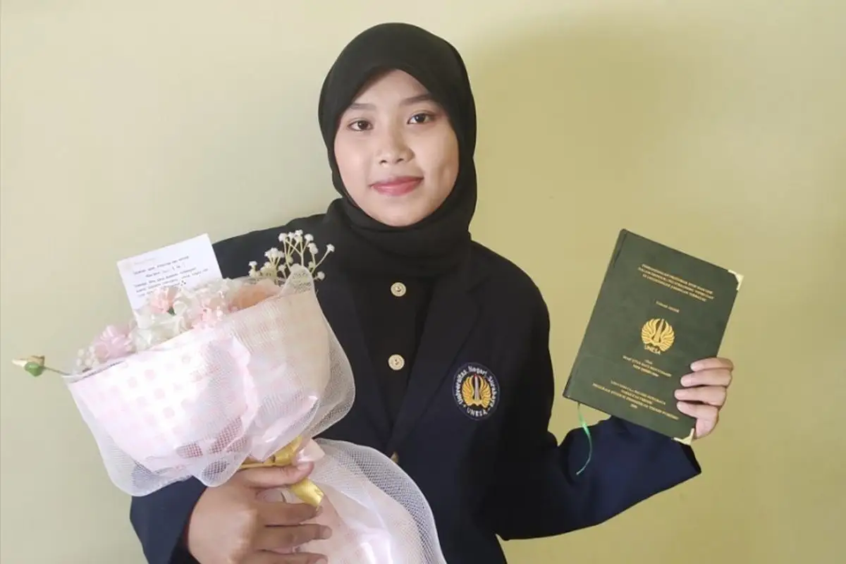 Tanpa Skripsi, Mar’atus Suci Justru Jadi Lulusan Terbaik FT UNESA Berkat Prestasi Robotika